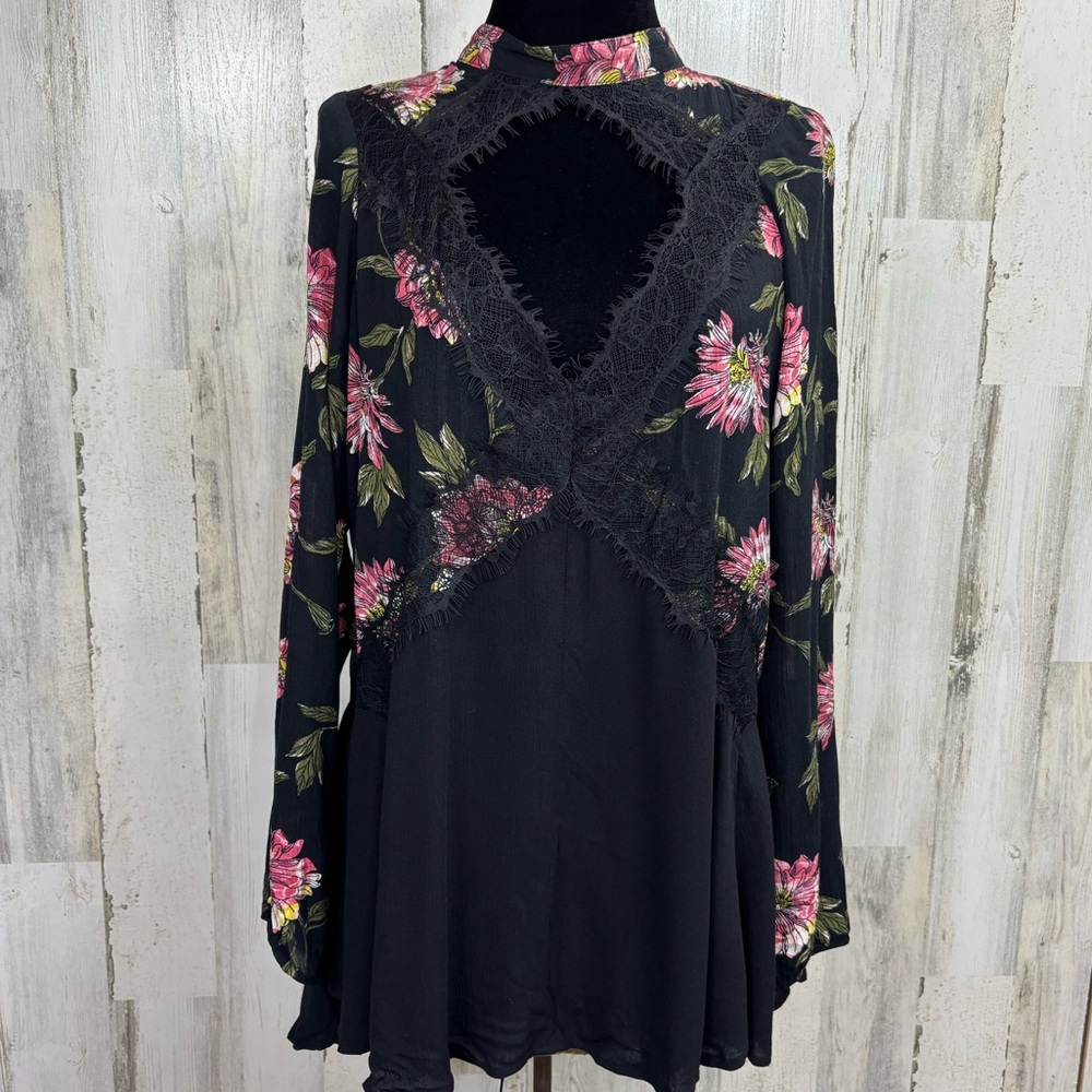 Daytrip Black Top with Pink Floral Accents‎
